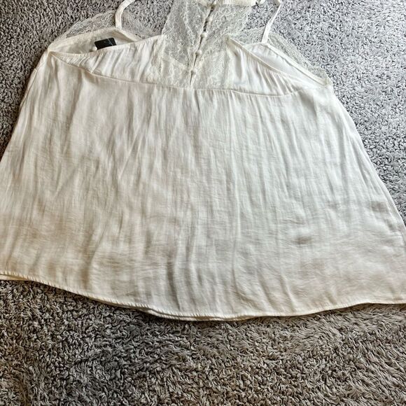 NWT TORRID White Racer Button Back Lace Top Sz 2 - Picture 4 of 6